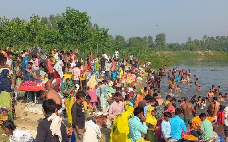 Saifni और आसपास के क्षेत्रों में धूमधाम से मनी शरद पूर्णिमा, महिलाओं ने रखा उपवास