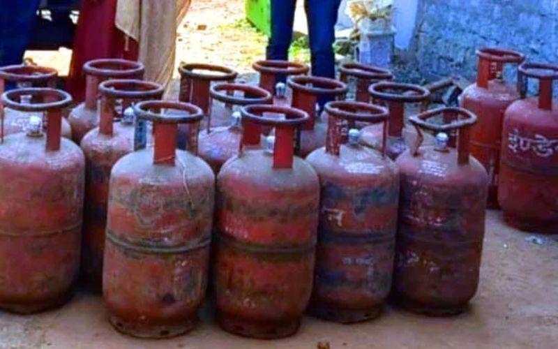 Uttarakhand: ऋषिकेश में आपूर्ति विभाग ने 26 घरेलू सिलेंडरों को किया ज़ब्त